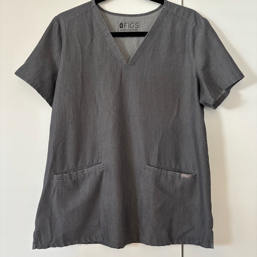 FIGS Women’s Casma Scrub Top Medium Gray FW1100 FIONx Three Pocket